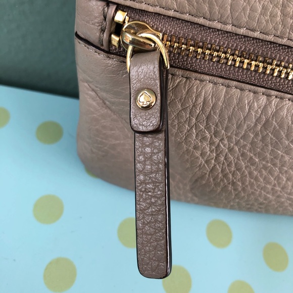 Kate Spade Taupe Leather Cobble Hill Bee Wristlet - Picture 7 of 14